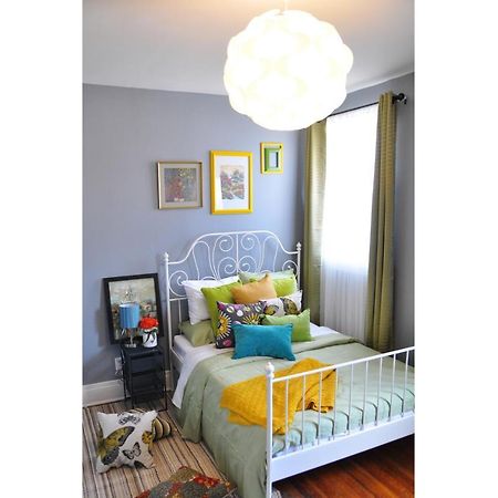 Colour Cube Guest House Toronto Downtown East Екстериор снимка